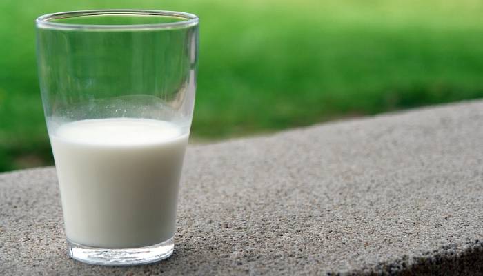 Benefits of Drinking Milk At Night